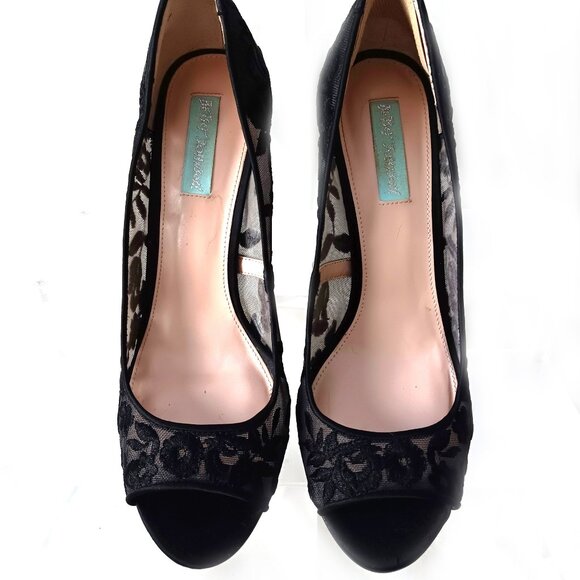 EUC ~ BETSEY JOHNSON ADLEY Black Floral Embroidered Lace Peep Toe Shoes Sz 10 - Picture 1 of 9